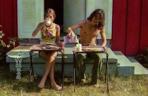 45 Intimate Portrait Photos of Young People of San Diego in the Early 1970s ~ Vintage Everyday Vintage 70s Photos, Hippie Couple, 70s Films, 60s Photos, Intimate Portrait, 1970s Design, 70s Photos, Small Town America, Retro Graphic Design