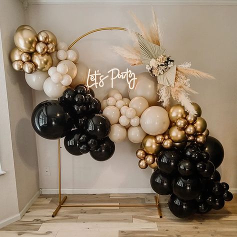 Black Garland Balloon, New Year Balloons Decorations, Pink Black Gold Balloon Garland, Black Gold Beige Balloon Garland, Gold Black White Balloon Arch, Black Gold Champagne Balloons, Men Birthday Balloon Garland, Black And Gold Boho Party Decor, Black Backdrops For Parties