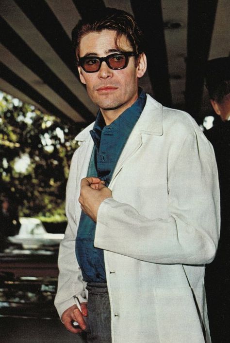 12 Pictures Of Peter O'Toole, Just Being Peter O'Toole Peter O Toole, Affordable Sunglasses, Peter O'toole, Prinz William, Prinz Harry, New Photography, Hollywood Men, Elisabeth Ii, Trending Sunglasses