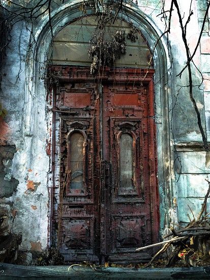 Haunted House Entrance, Creepy Door, Spooky Door, Creepy Old Houses, Vampire Mansion, Story Boarding, Exterior Entrance, Creepy Houses, Victorian Door