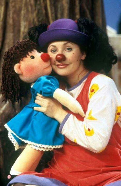 This was one of my favorite childhood TV show  I remember doing the clock rug stretch Big Comfy Couch, Resident Evil Video Game, The Big Comfy Couch, Es Der Clown, Clown Nose, Childhood Memories 90s, 90s Memories, 90s Baby, Comfy Couch