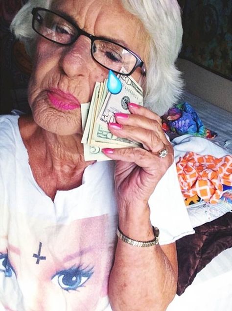 Baddie Grandma, Funny Old Lady Pictures, Old Lady Pictures, Rich Old Lady, Pictures Of Old People, Old White Lady, Cute Old Lady, Old Lady Funny, 80s Grandma