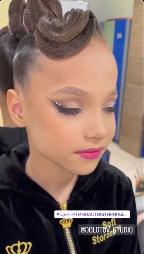 Dance Show Makeup Dancers, Ballerina Makeup Dancers, Dancer Stage Makeup, Gymnastics Competition Makeup, Ballet Dancer Makeup, Makeup Dance Competition, Stage Make Up Dancer, Competition Dance Makeup, Ballet Makeup Kids