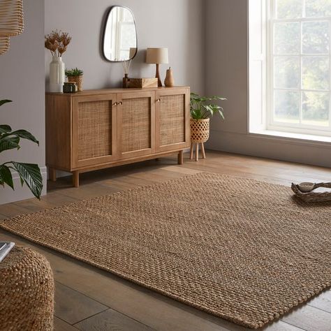 Rug Set Up, Natural Woven Rug Living Room, Wicker Rug Living Room, Jute Living Room Rugs, Rattan Rug Living Room, Kitchen Floor Rug, Natural Jute Rug Living Room, Cottage Style Rugs, Rug With Cream Couch