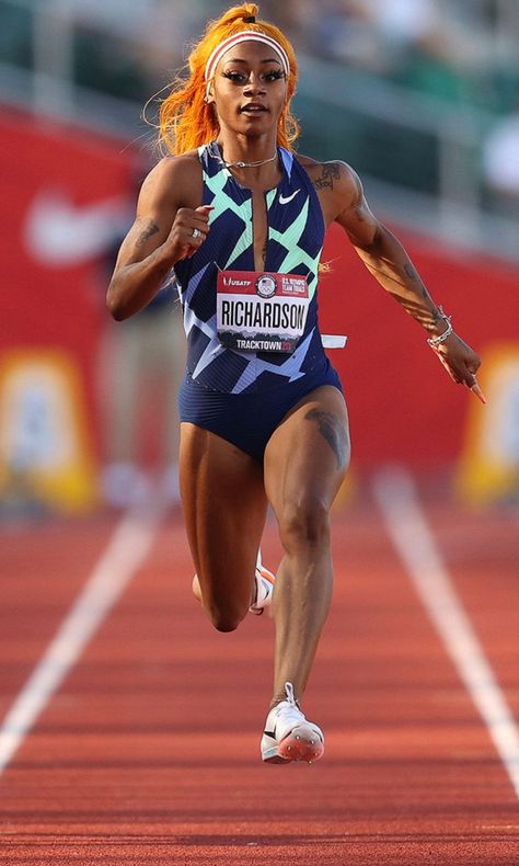 Track Women Athletes, Shacarri Richardson Running, Womens Track And Field, Sha'carri Richardson Track, Track Black Women, Sha'carri Richardson, Athletics Track Aesthetic, Track Olympics, Athletics Aesthetic