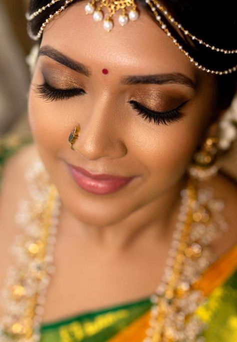 Vithya Hair And Makeup, Bride Eye Makeup, Indian Skin Makeup, Hair And Makeup Wedding, Formal Eye Makeup, Simple Bridal Makeup, Indian Makeup Looks, Earthy Elements, South Indian Wedding Hairstyles