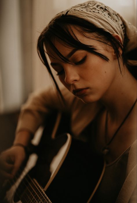 Women With Guitar Photography, Woman With Guitar Photography, Guitar Photoshoot Aesthetic, Guitar Portrait Photo Shoots, Woman Guitar Photography, Musician Branding Photoshoot, Photoshoot With Ukulele, Portrait Prompts Photography, Guitar Portrait Photography