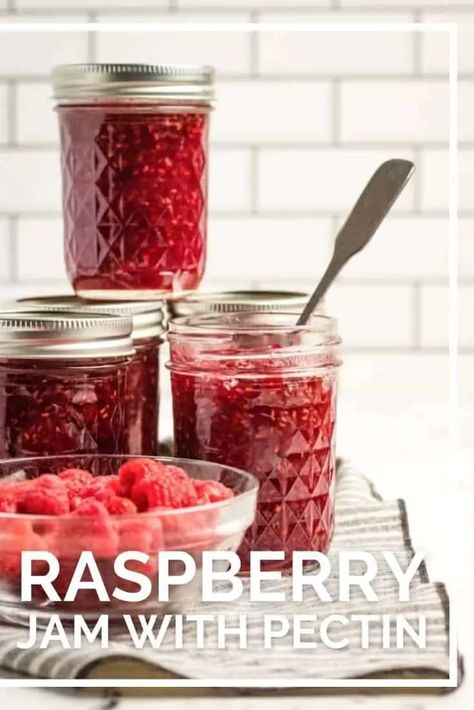 Raspberry Jelly Recipe, Jam With Pectin, Berry Jam Recipe, Raspberry Freezer Jam, Pectin Recipes, Canning Jam Recipes, Homemade Raspberry Jam, Raspberry Jam Recipe, Raspberry Jelly