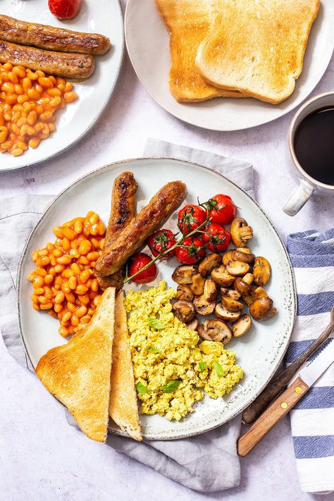 Vegan Full English Breakfast, Vegan British Food, Vegan English Breakfast, English Breakfast Ideas, Vegetarian English Breakfast, English Breakfast Recipe, Breakfast Presentation, British Breakfast, Father's Day Breakfast