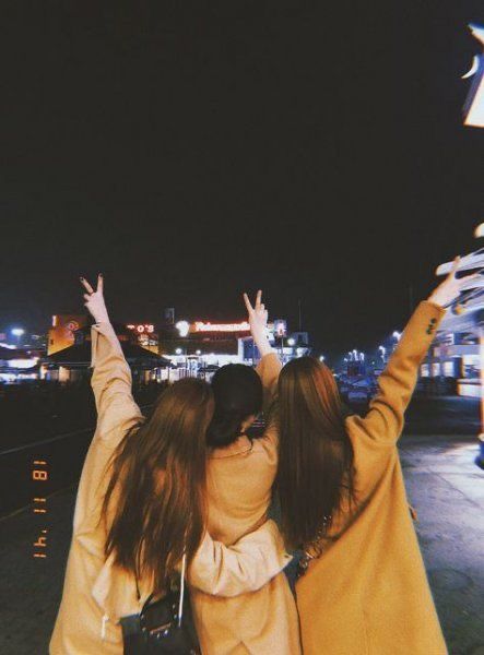 aesthetic group pics #trip #pics #pictures #photography #aesthetic #besties #friends #friendgroup #cute | a r i e l : a m i s Photography, Photography Poses, Wattpad