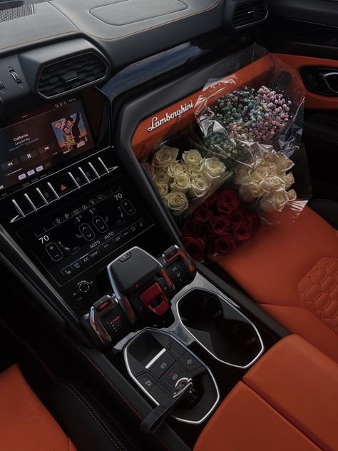 Lana Del Rey, Lamborghini Urus 2023 Interior, Lamborghini Urus Interior Aesthetic, Lamborghini Urus Orange Interior, Luxury Interior Car, Lamborghini Interior Aesthetic, Lamborghini Urus Interior Red, Orange Urus, Lambo Urus Interior