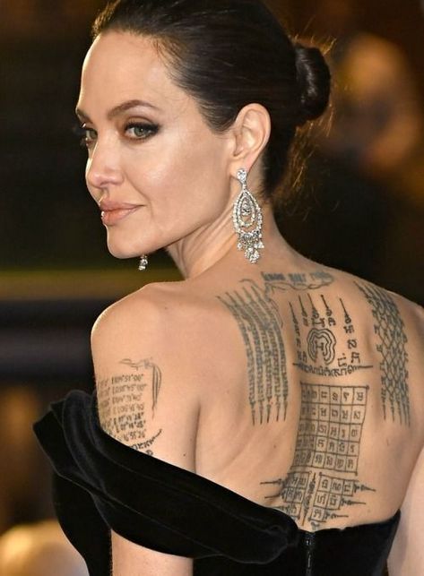 Angelina Jolie Angelina Jolie Back Tattoo, Angelina Jolie Tattoo, Painting Famous, Angelina Jolie Style, Angelina Jolie Photos, Thai Tattoo, Back Tattoo Women, Pretty Females, Royal Albert Hall