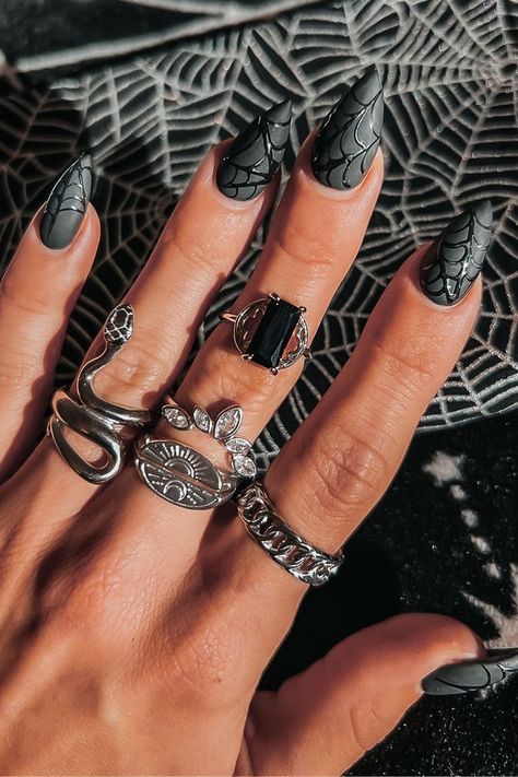 Salem Witch Nails, Halloween Wedding Nail Ideas, Witchy Nails Halloween, Salem Nails Ideas, Wednesday Adams Nails Ideas, Morticia Nails, Black Witch Nails, Occult Nails, Corpse Bride Nails