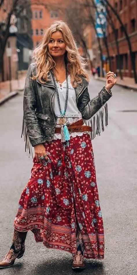 What to Know About Bohemian Fashion Style & How to Adopt it Bohemian Fashion Style, Giacca In Tweed, Look Hippie Chic, Bohemian Outfits, Look Boho Chic, Outfits Trends, Stil Boho, Estilo Hippy, Mode Hippie