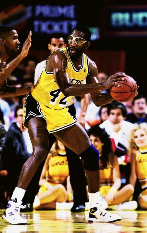 James Worthy Los Angeles, Tumblr, Showtime Lakers, Nba Superstars, James Worthy, Tarheels Basketball, Basketball Style, I Love Basketball, Lakers Basketball