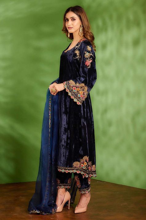 Velvet Kurta Set, Velvet Pakistani Dress, Blue Velvet Suit, Bridal Suits Punjabi, Velvet Suit Design, Velvet Kurta, Velvet Suits, Blue Kurta, Velvet Dress Designs