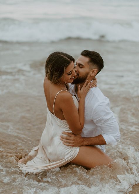 Water Engagement Photos, Engagement Photos On The Beach, Gloomy Sky, Engagement Photo Shoot Beach, Creative Photo Ideas, Engagement Pictures Beach, Couples Beach Photography, Photos On The Beach, Couple Beach Pictures