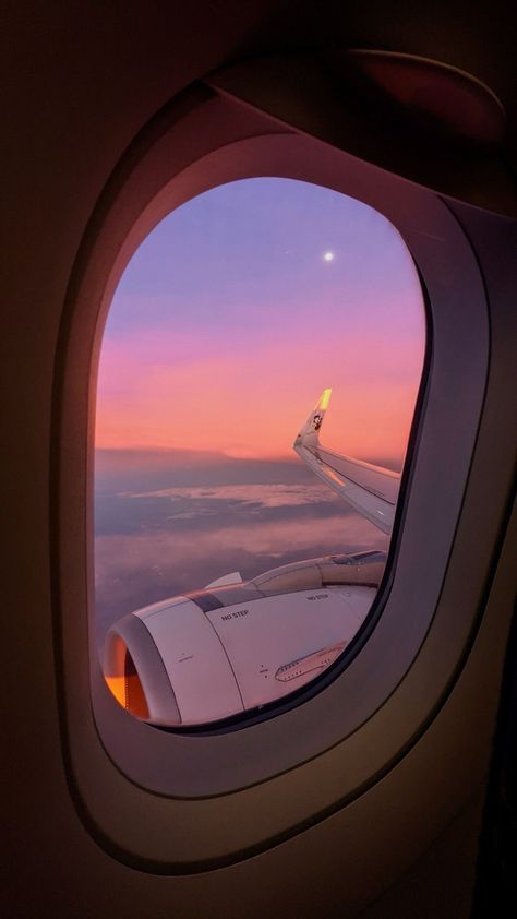 Daglig Motivation, Plane Window, Vision Board Images, Airplane Wallpaper, Airport Aesthetic, Travel Picture Ideas, Vision Board Pictures, Airplane Window, Travel Pictures Poses