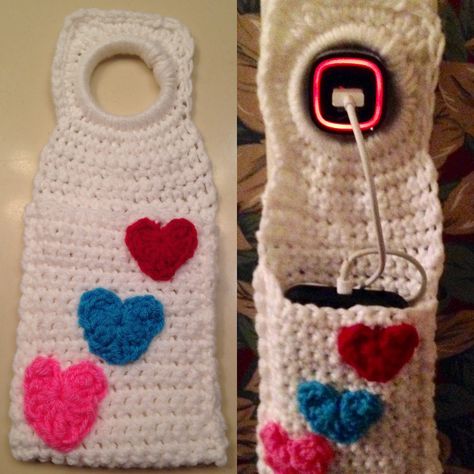 Crochet Cell phone, I-Phone/I-Pod Charger Bag, Holder -- Free Pattern!!! Valentine's Day gift...    -- The Perfect Stitch...: Crochet I-phone/I-pod.  Great storage bag for your electronic device while it's charging!!!  -- Hearts Bag... Phone Crochet, Charger Bag, Crochet Phone Cover, Pochette Portable, Nightstand Table, Crochet Phone Cases, Crochet Mobile, Crochet Hack, Cell Phone Bag