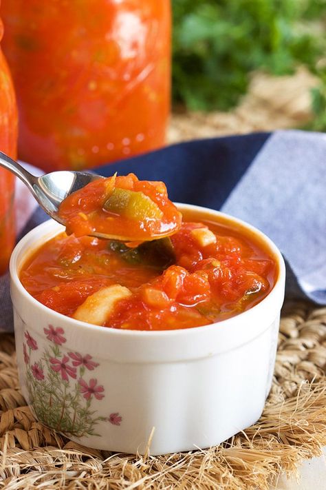 How to Make Italian Style Stewed Tomatoes | TheSuburbanSoapbox.com Italian Stewed Tomatoes Recipe, Breaded Tomatoes Recipe, Nigerian Chicken Stew Recipe, Stewed Tomato Recipes, Recipes With Diced Tomatoes, Canned Tomato Recipes, Family Feast Recipes, Homemade Beef Stew Recipes, Italian Stew