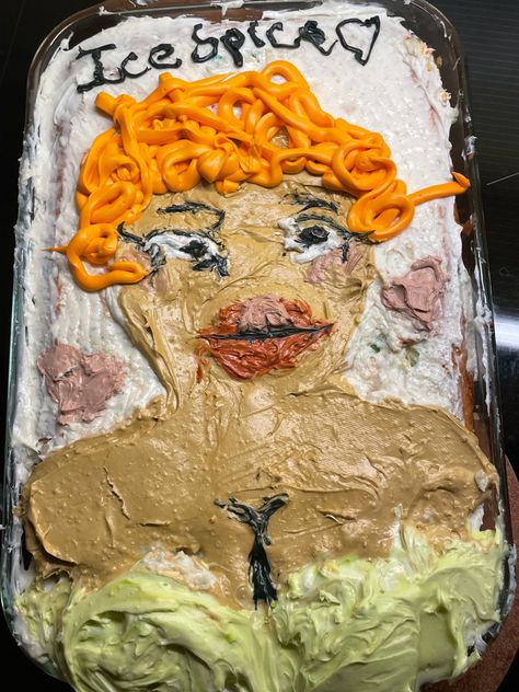Cakes With People On Them, Ice Spice Cake Funny, Making Cake With Friends, Ice Spice Cake Rapper, Bad Cake Designs, Cakes To Make With Friends Funny, Ice Spice Meme Funny, Cake To Make With Friends, Funny Ice Spice