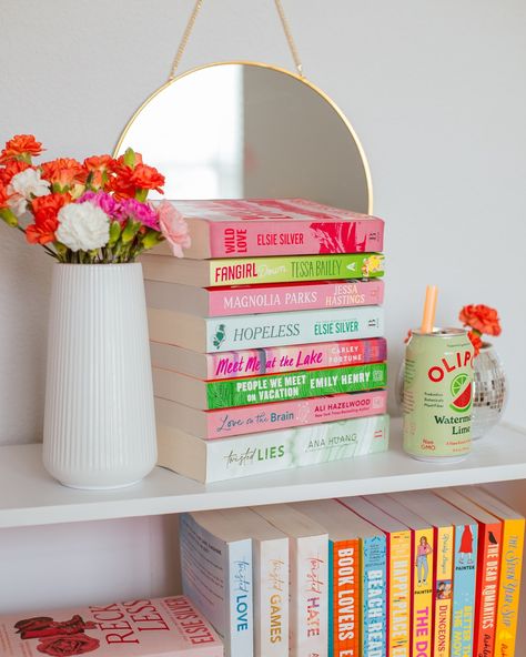 Watermelon book stack featuring some pink and green romance books! Kos, Girly Bookshelf, Dreamy Bookshelves, Book Stacks Aesthetic, Sun Haven, Meet Me At The Lake, People We Meet On Vacation, Happy Summer Solstice, Bookstagram Aesthetic