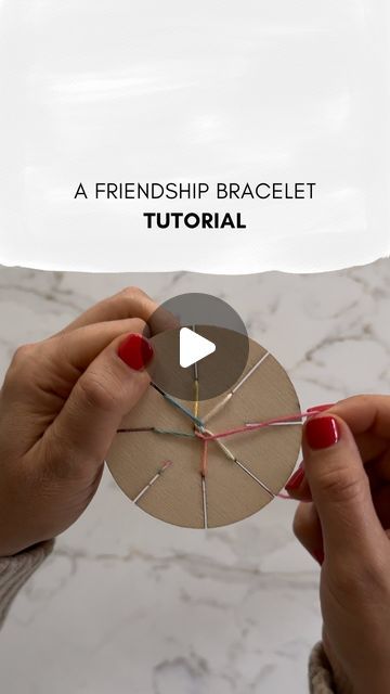 Friendship Bracelet Kit Diy, Twisted Bracelet Diy, Embroidery Bracelet With Beads, Thread Rakhi Diy, Beaded Thread Bracelets, Ideas For Friendship Bracelets, How To Make Best Friend Bracelets, Embroidery Floss Friendship Bracelets, Friendship Thread Bracelets Tutorials