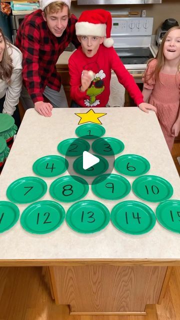 Natal, Diy Games For Parties, Christmas Table Games Families, Party Game Gift Ideas, Fun Games Outside, Christmas Kids Party Games, Christmas Games For Little Kids, Christmas Obstacle Course, Benson Bros Games