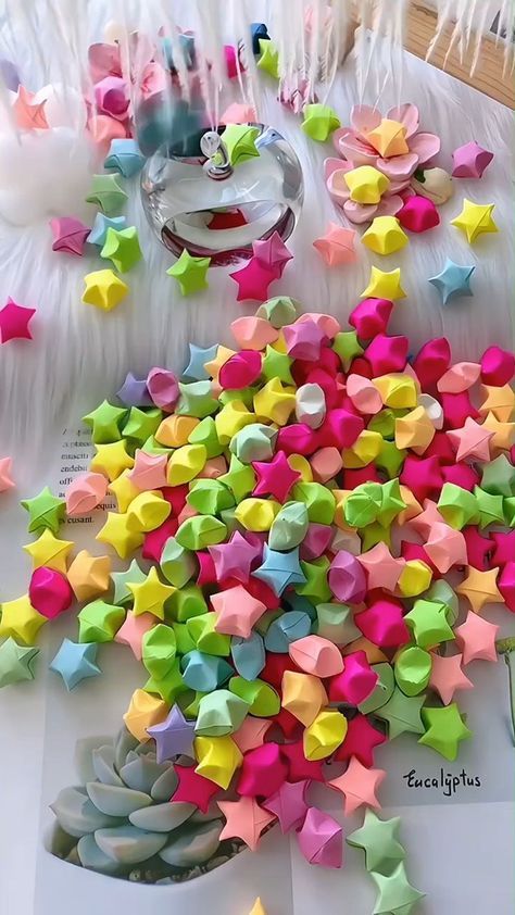 Craft Instructions For Kids, Flower Invitations, Projek Diy, Hadiah Diy, Vika Papper, Kraft Paper Crafts, Kraf Kertas, Paper Crafts Magazine, Origami Ball