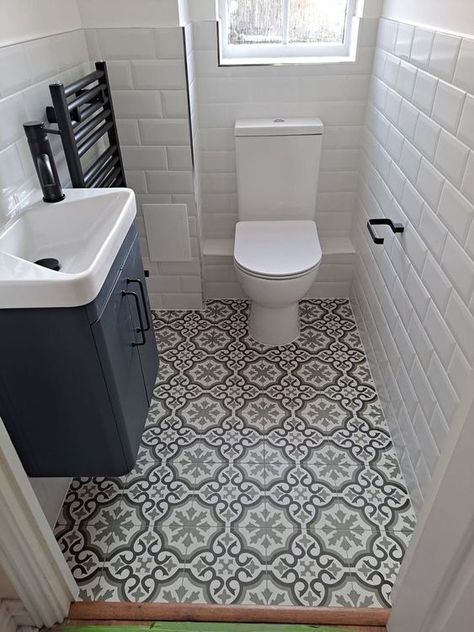 Small Cloak Room Toilet Ideas, Cloakroom Radiator Ideas, Bright Ensuite Bathroom, Small Cloakroom Shower Room, Downstairs Toilet Radiator Ideas, Cloakroom Flooring Ideas, Downstairs Toilet Patterned Floor Tiles, En Suite Black And White, Cloakroom Toilet Tiles