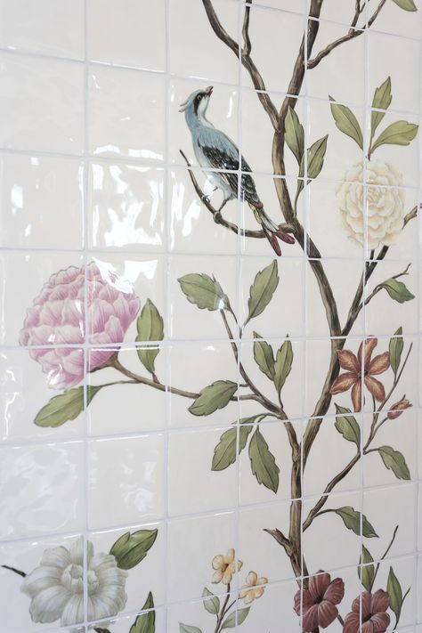 Bathroom of the Week: A Romantic London Bath Made from Vintage Parts: Remodelista Decorate Dining Room, Romantic London, Baños Shabby Chic, Aesthetic Interior Design, Floral Bathroom, Kitchen Plate, Floral Tiles, Plate Racks, Décor Boho