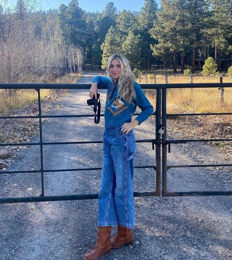 Montana Outfit Aesthetic, Fall Cowgirl Boots Outfit, Midwestern Aesthetic Outfit, Timeless Western Fashion, Oversized Suede Jacket Outfit, Winter Cowgirl Aesthetic, Coastal Cowboy Aesthetic Outfits, Ranch Style Outfits, Soft Western Outfits