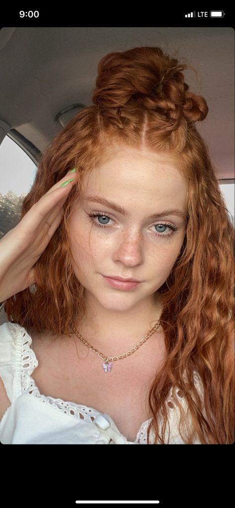 Curly Ginger Hair, Ginger Hair Girl, Vibrant Red Hair, Red Hair Inspo, Pretty Redhead, Natural Red Hair, Red Curly Hair, Freckles Girl, Red Haired Beauty