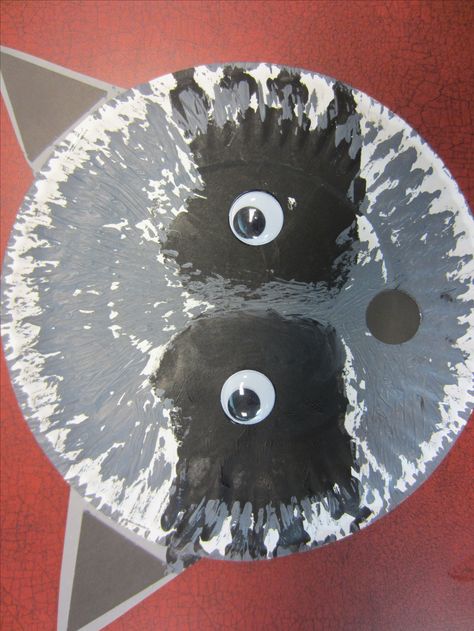 Raccoon Paper Plate Craft, Forest Art For Preschoolers, Hibernation Animals Crafts, Paper Plate Raccoon Craft, Raccoon Art Preschool, Forest Animal Process Art, Preschool Raccoon Craft, Wilderness Crafts Preschool, Forest Friends Preschool Activities