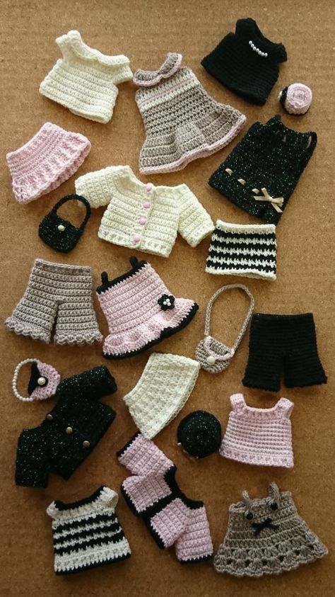 Barbie Doll Crochet Clothes, Crochet Doll Ideas, Crochet Mini Doll Clothes, How To Crochet Doll Clothes, Crocheted Doll Clothes, Crochet Doll Outfit, Crochet Clothes For Dolls, Cute Stuff To Crochet, Clothes To Crochet