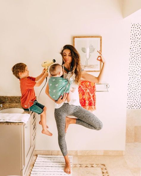 9 Signs You Might Be A Hot-Mess Mom Yoga Photography, Hot Mess Mom, Future Mommy, Moms Goals, Mommy Goals, Foto Baby, Future Mom, Mommy Life, Cute Family