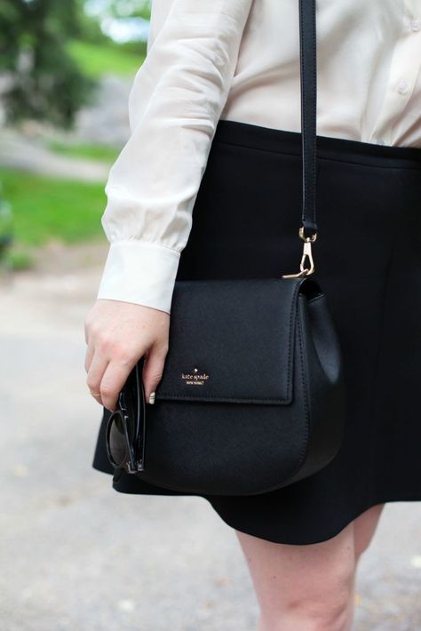 Leather Hobo Bags, Kate Spade Designer, Types Of Handbags, Kate Spade Purse Black, Kate Spade Cameron Street, Kate Spade Crossbody Purse, Designer Totes, Black Shade, Black Purse