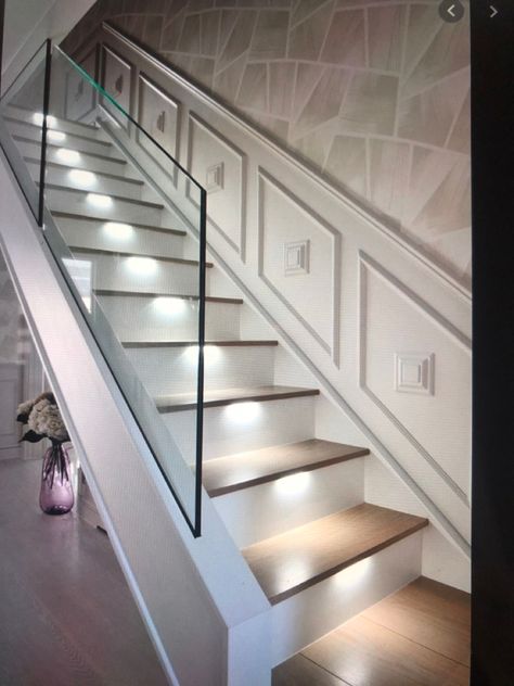 Glass Bannister, Glass Stairs Design, درج السلم, White Staircase, Stair Makeover, Stairs Makeover, House Staircase, Glass Stairs, Glass Staircase