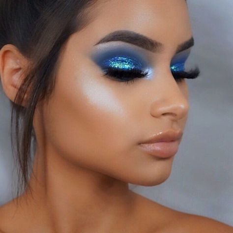 Carnaval Make-up, Make Up Designs, Blue Makeup Looks, Eye Makeup Tools, Dramatic Eye Makeup, Glasses Makeup, Hooded Eye Makeup, Eye Makeup Steps, Colorful Eye Makeup