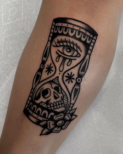 The Teary Eyed Hourglass Tattoo Traditional Tattoo Hourglass, Feminine Traditional Tattoo, Hourglass Tattoo Ideas, Traditional Tattoo Arm, Mirror Tattoos, Black And White Tattoo, Traditional Black Tattoo, Traditional Tattoo Inspiration, Hourglass Tattoo