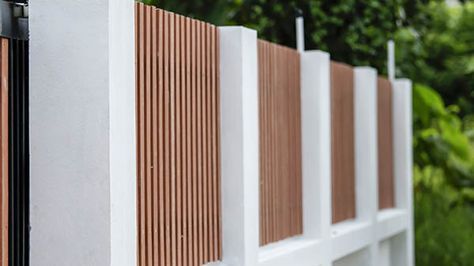 Unique Fence Design, Slat Fencing Horizontal, White And Wood Fence, Brick And Timber Fence, Timber Front Fence, Beach House Fence Ideas, Timber Fence Ideas, Front Yard Gates And Fences, Scandinavian Fence