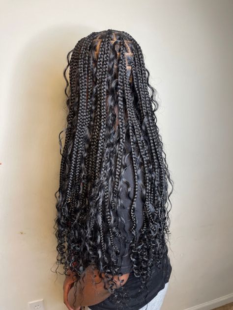 Knotless Box Braids Medium Goddess, Knotless Goddess Braids With Curly Ends, Medium Long Bohemian Knotless Braids, Medium Bohemian Knotless Braids Waist Length, Boho Braids Waist Length, Boho Braids Medium Size, Medium/ Large Boho Knotless Braids, Boho Peak Boo Braids, Bohemian Box Braids Medium