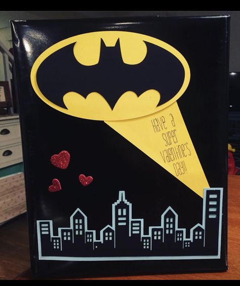 Valentines Gift For Boyfriend Batman, Batman Presents For Him, Batman Box Gift, Batman Gift Wrapping Ideas, Batman Promposal Ideas, Batman Boyfriend Gifts, Batman Valentine Ideas, Batman Diy Gifts Boyfriends, Batman Handmade Gifts