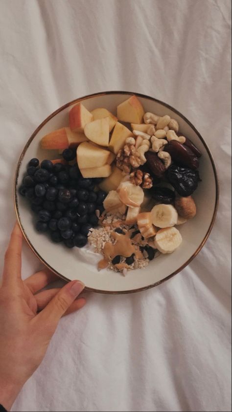 #healthy #healthylifestyle #healthyrecipe #healthyfood #healthybreakfast #diet #dietplan #bowl #fitgirlcode #healthysnack #pinterest #pinteresttips Diet Tips, Comidas Fitness, Makanan Diet, Läcker Mat, Think Food, Food Goals, Food Is Fuel, Healty Food, Pretty Food