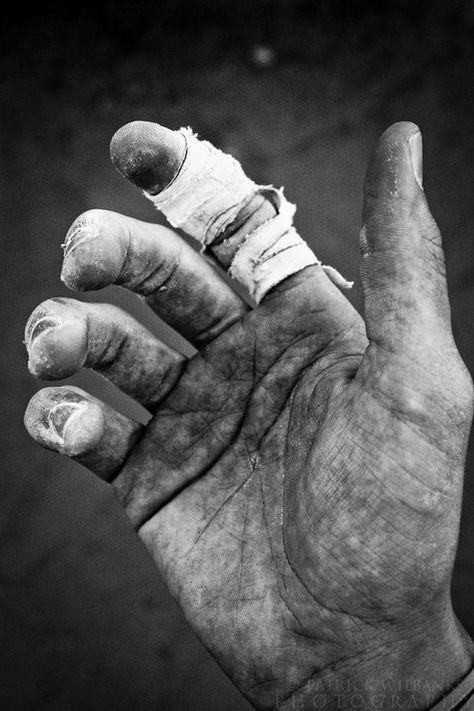 mazdoor.... a hand telling a life story A Well Traveled Woman, Working Hands, Hand Photography, Hand Reference, Long Hours, Ex Machina, Man Up, Foto Art, Seven Deadly Sins