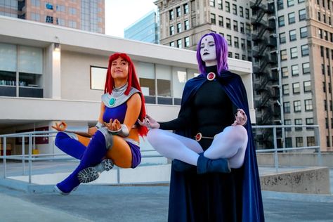 Raine Emery as Starfire and Velociraptorqueen as Raven. - 9GAG Cosplay Raven, Starfire Costume, Teen Titans Cosplay, Raven Cosplay, Cute Couple Halloween Costumes, Dc Cosplay, Mode Costume, Idee Cosplay, Halloween Costumes Friends