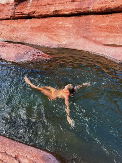 Bucket list trip to sedona arizona #aesthetic #travel #trendy #swimsuit #sedona #rockslide Nature, Desert Summer Aesthetic, Arizona Hiking Aesthetic, Sedona Aesthetic, Arizona Picture Ideas, Phoenix Arizona Aesthetic, Sustainability Aesthetic, National Park Aesthetic, Salt River Arizona