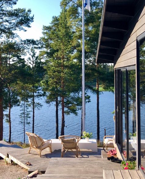 Nordic Summer House, Swedish Lake House, Nordic Lake House, Summer Cabin Aesthetic, Scandi Beach House, Ocean Cabin, Lake Summer Aesthetic, Summer House Ideas, Norway Home