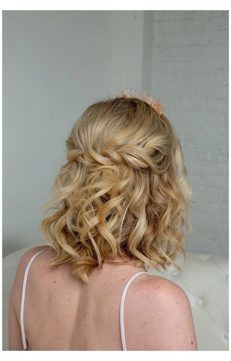 Short Hairstyles With Bangs For Prom, Short Hairstyle With Crown, Short Hair Hairstyles Homecoming, Wedding Hair Short Down, Short Curly Hairstyles For Homecoming, Short Curly Homecoming Hairstyles, Wedding Shoulder Length Hairstyles, Crown Hairstyles Short Hair, 15 Hairstyles With Crown Short Hair