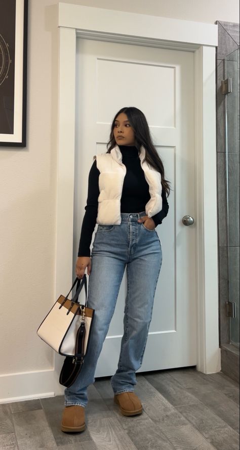 Comfy Winter Outfits Jeans, Jean Casual Outfit Winter, Cool Winter Outfits Aesthetic, Black Turtle Neck And Jeans Outfit, Cute Turtle Neck Outfits Winter, Casual Winter Outfits For Black Women, Jeans Outfit Winter Black Women, Bagging Jeans Outfit, Jean Winter Outfits Casual